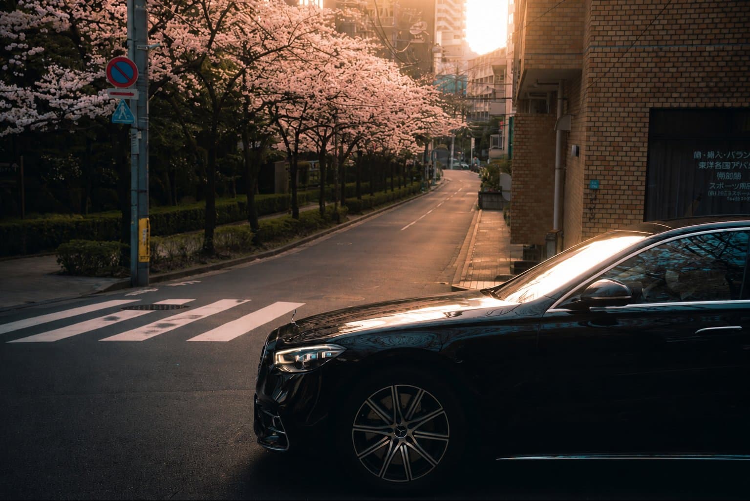 Shooting automobile haut de gamme par Perspective Française en Occitanie