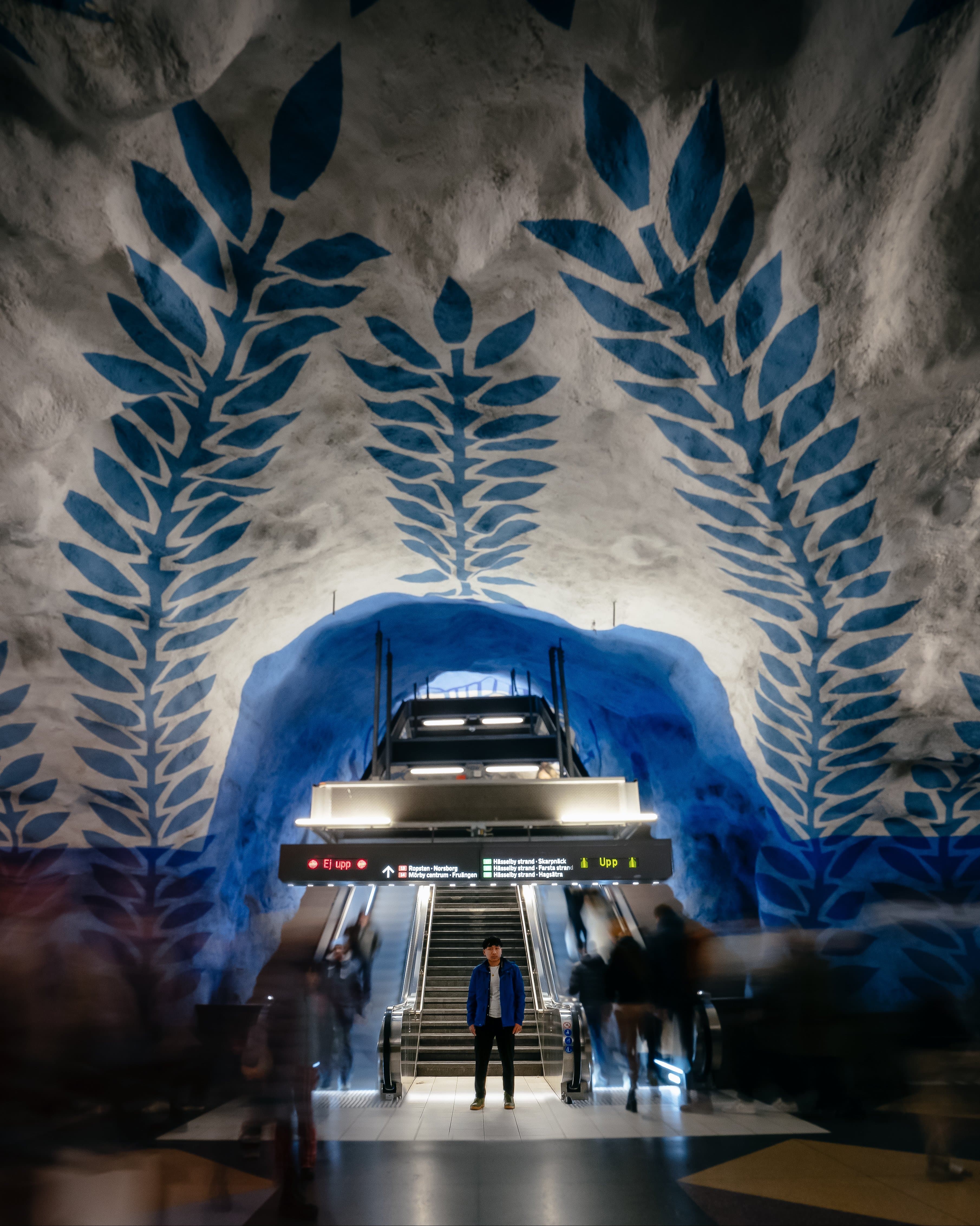 Stockholm souterrain : fresques et voûtes d'une capitale nordique en image